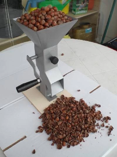 Fındık Kabuğu Kırma Makinası