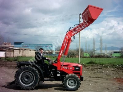 Universal Tractor Loader