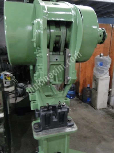 ZERO HOLE DRILLING STAPLER