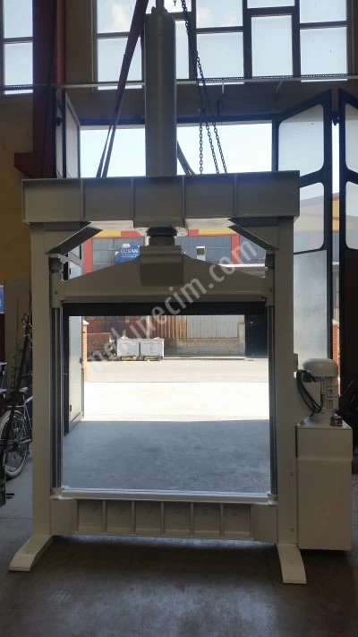 Tire Cutting Press