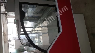 Amörtisörlü Camlı Et Tavuk Kasap Reyonu