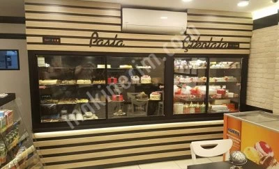 Combined Vertical Cake And Chocolate Showcase