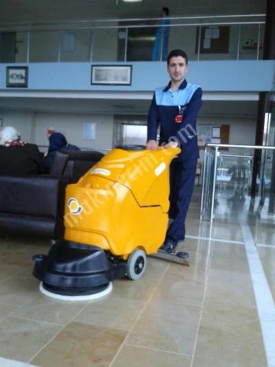 Floor Scrubbers / Scrubber Dryers