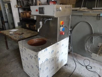 Chocolate Tempering Machine With Vibration Filling Tray