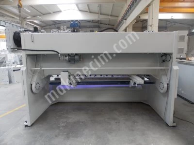 HYDRAULIC GUILLOTINE SCISSORS 3 MT 6 MM