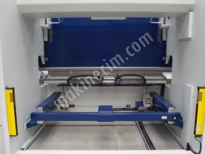 Hidrolik Abkant Pres 3 Mt 220 Ton