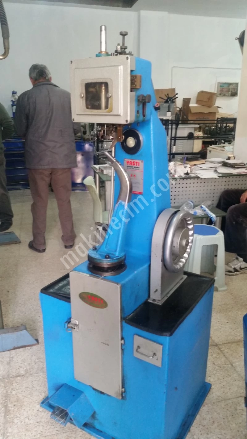 Satıldıııı....Yastı Marka Mekikli-Masuralı Fora Taban ve Kenar Dikiş Makinesi