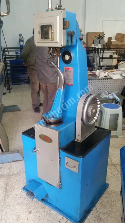 Satıldıııı....Yastı Marka Mekikli-Masuralı Fora Taban ve Kenar Dikiş Makinesi