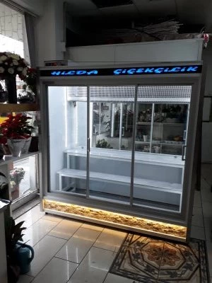 Çiçek Dolabı
