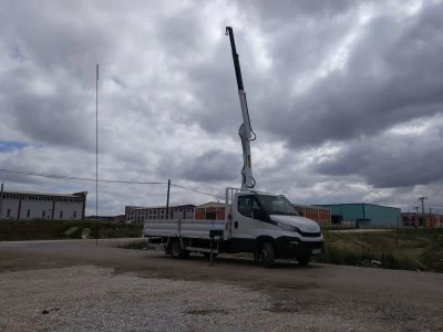Araç Üstü Katlanır Bomlu (Hiab) Vinç