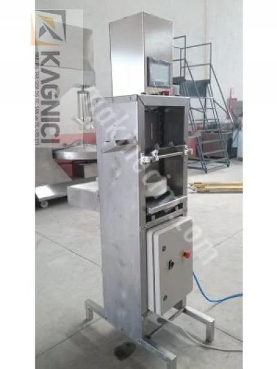DULL CAKE CUTTING MACHINE