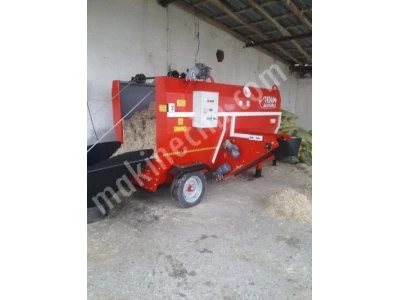 6 m3 trailed type electric feed mixer