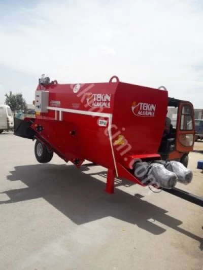6 m3 trailed type electric feed mixer