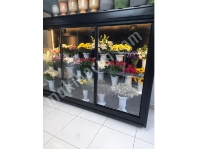 Çiçek Dolabı