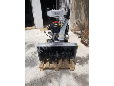 Crawler Snow Plowing Machine