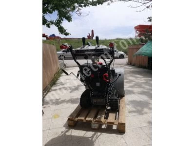 Crawler Snow Plowing Machine