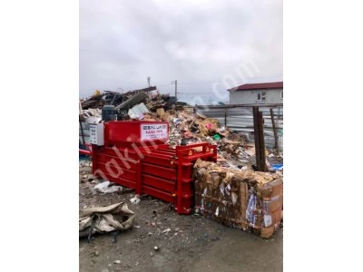 Slr 30 Tn Horizontal Bale Press with Front Cover
