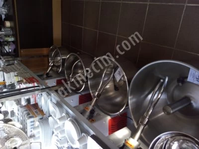 Hamur-Yogurma-Makinasi 10 Kğ Hamur Yoğurma Makinası; Karıştırma Çatalı Sayesinde Hamuru Isıtmadan Ve