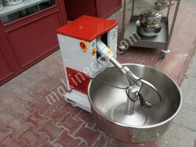 Hamur-Yogurma-Makinasi 10 Kğ Hamur Yoğurma Makinası; Karıştırma Çatalı Sayesinde Hamuru Isıtmadan Ve