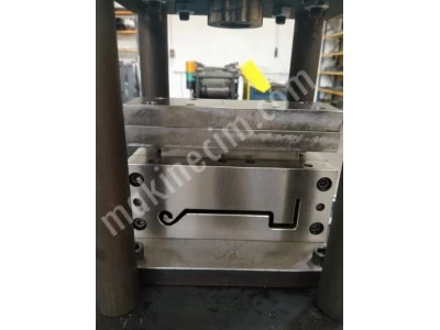 Shutter Base Sheet Pulling Machine