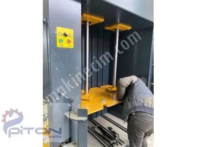 Vertical Bale Press Machine with 250 Kg Capacity