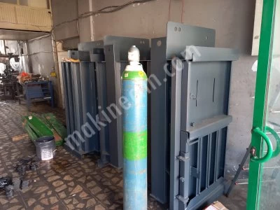 VERTICAL BALE PRESS COMPRESSION PAPER CARTON NYLON