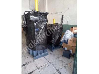 VERTICAL BALE PRESS COMPRESSION PAPER CARTON NYLON