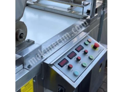 Banded Turkish Delight Cutting