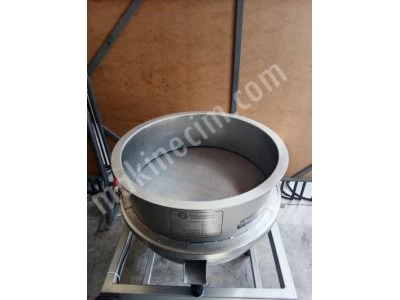 Product Feeding Sieve With Auger