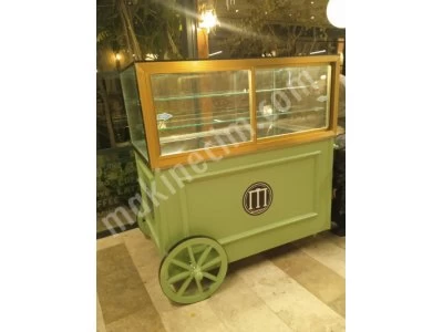 Pastel Model Dekoratif Tatlı Teşhir Vitrini