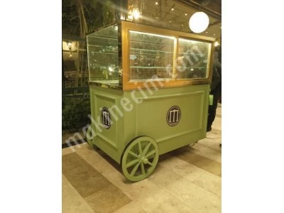 Pastel Model Dekoratif Tatlı Teşhir Vitrini