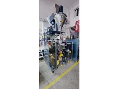 Baharat ve Ozlu Ürünler Paketleme Makinası (Quadro)