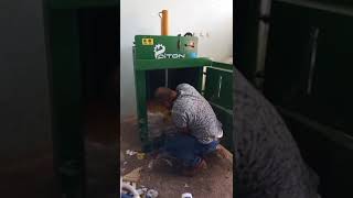 Vertical Bale Press Paper Carton Nylon Bale Pressing Machine