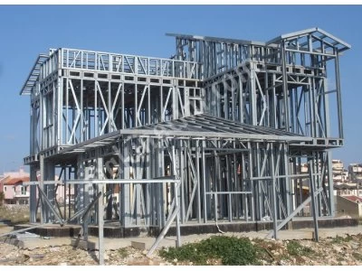 Hafif Çelik Yapı Çelık Konstrüksiyon Prefabrık Ev Profil Makina Roll Form
