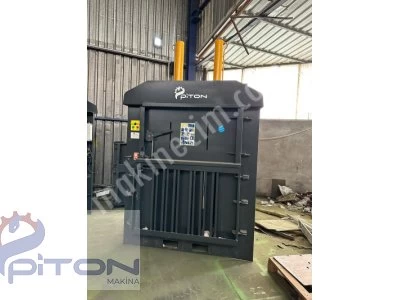 Vertical Press Machine P50 Model Removes 450 Kilograms Paper Cardboard Nylon Pet Plastic