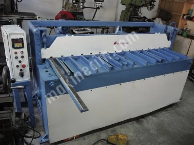 Satılık Durmazlar 2 Metre 3 Mm Nc Kontrollü Redüktörlü Giyotin Makas