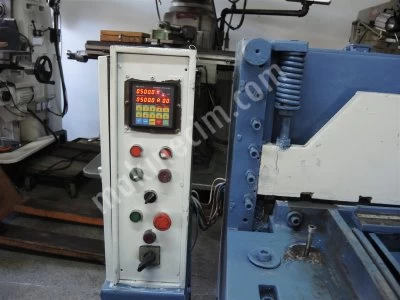 Satılık Durmazlar 2 Metre 3 Mm Nc Kontrollü Redüktörlü Giyotin Makas