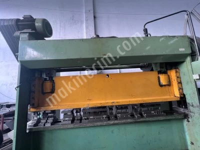 İlke Makina'dan 200 Ton 3000X300 Tabla İspanyolet Pres