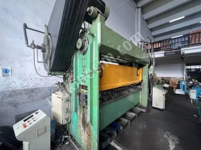 İlke Makina'dan 200 Ton 3000X300 Tabla İspanyolet Pres
