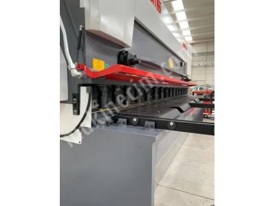 Pro 3006 Cnc Açı Ayarlı Hidrolik Giyotin (3 Metre X 6 Mm.)