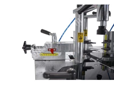 Pnoumatic Aluminum Corner Crimping Machine