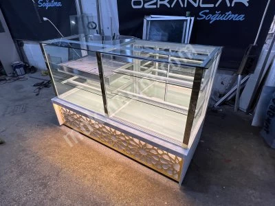 Pastane Ekler Kuru Pasta Yaş Pasta Tatlı Çikolata Vitrin Dolabı