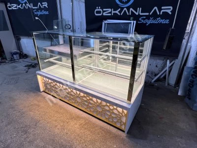 Pastane Ekler Kuru Pasta Yaş Pasta Tatlı Çikolata Vitrin Dolabı