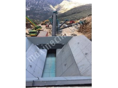 Vibrating Feeder Bunker Delivered From Stock