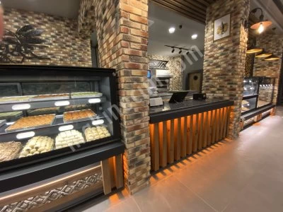 Simit/Pohaça/Börek/Ekmek/Baklava/Şerbetli Tatlı/Mayalı/Vitrin