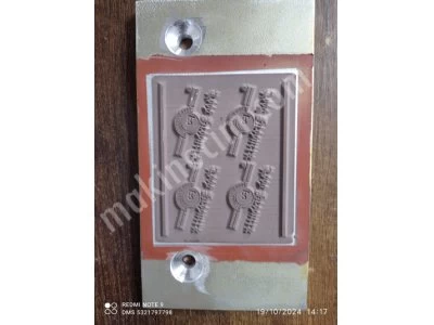 Yuvarlak Kapaklar Üzerine Yaldız Baskı Makinesi