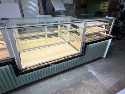 Pastane Ekler Kuru Pasta Yaş Pasta Tatlı Çikolata Meze Vitrin Dolabı Kule Pasta Dolabı