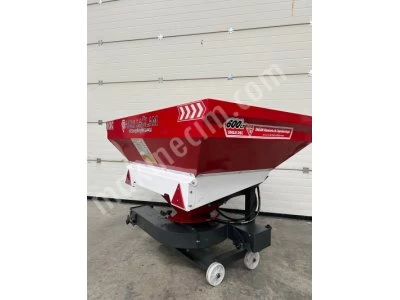 600 Litre Ağaçarası Gübre Serpme Makinesi
