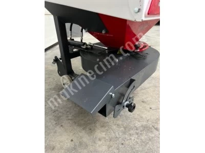 600 Litre Ağaçarası Gübre Serpme Makinesi