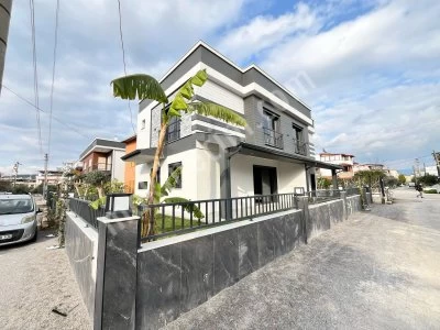 Doğanbey'de Satılık 3+1 Sıfır Lüks Yapılı Köşe Villa